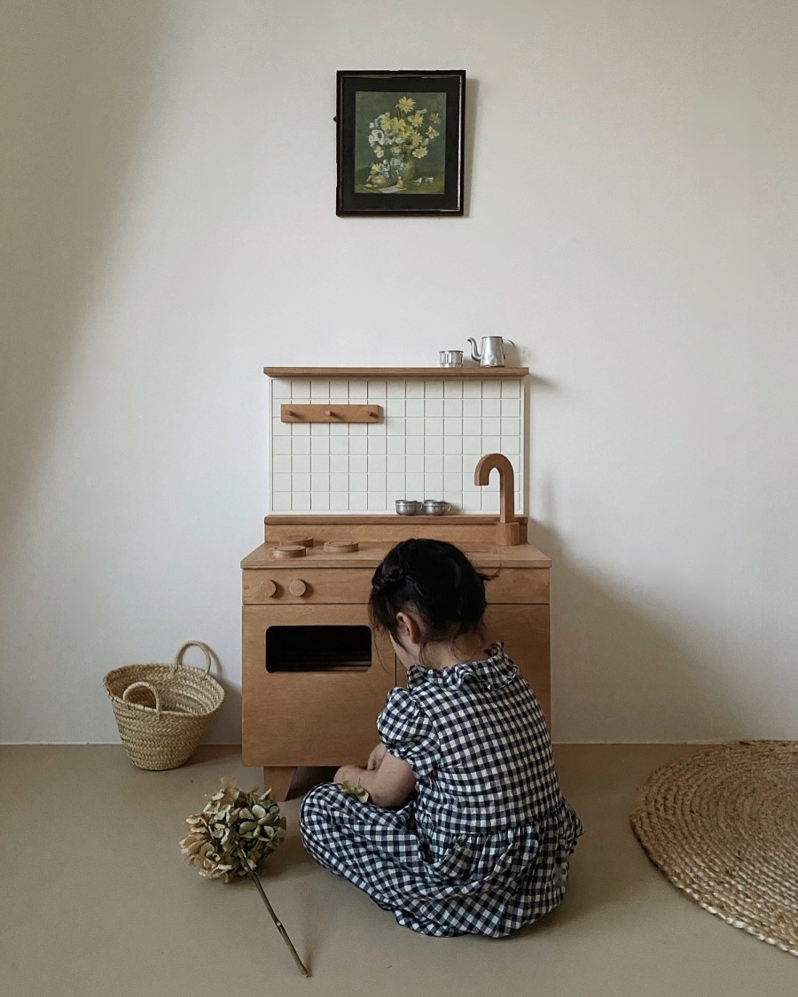 Vintage kitchen play