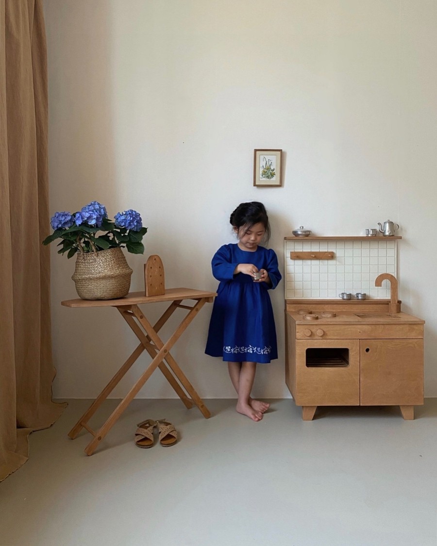 Vintage kitchen play