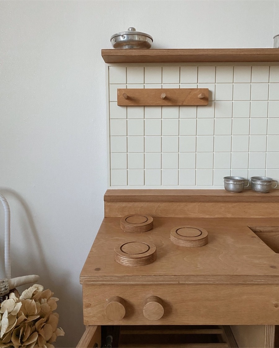 Vintage kitchen play