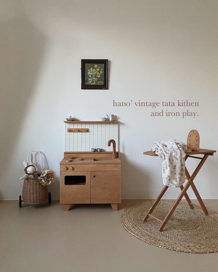 Vintage kitchen play