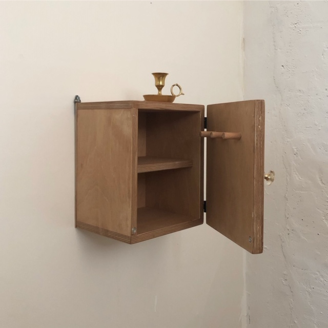 Wall storage box