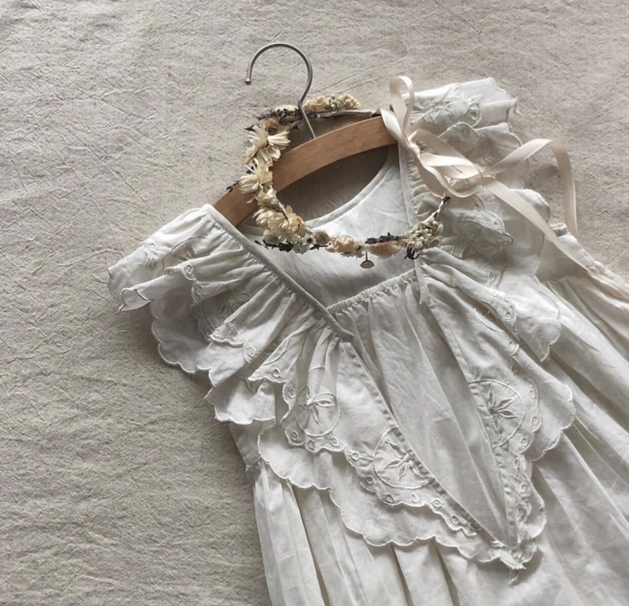 Caramel clothes hanger