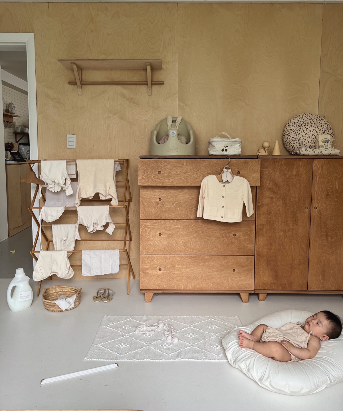 a chest of drawers_Vintage