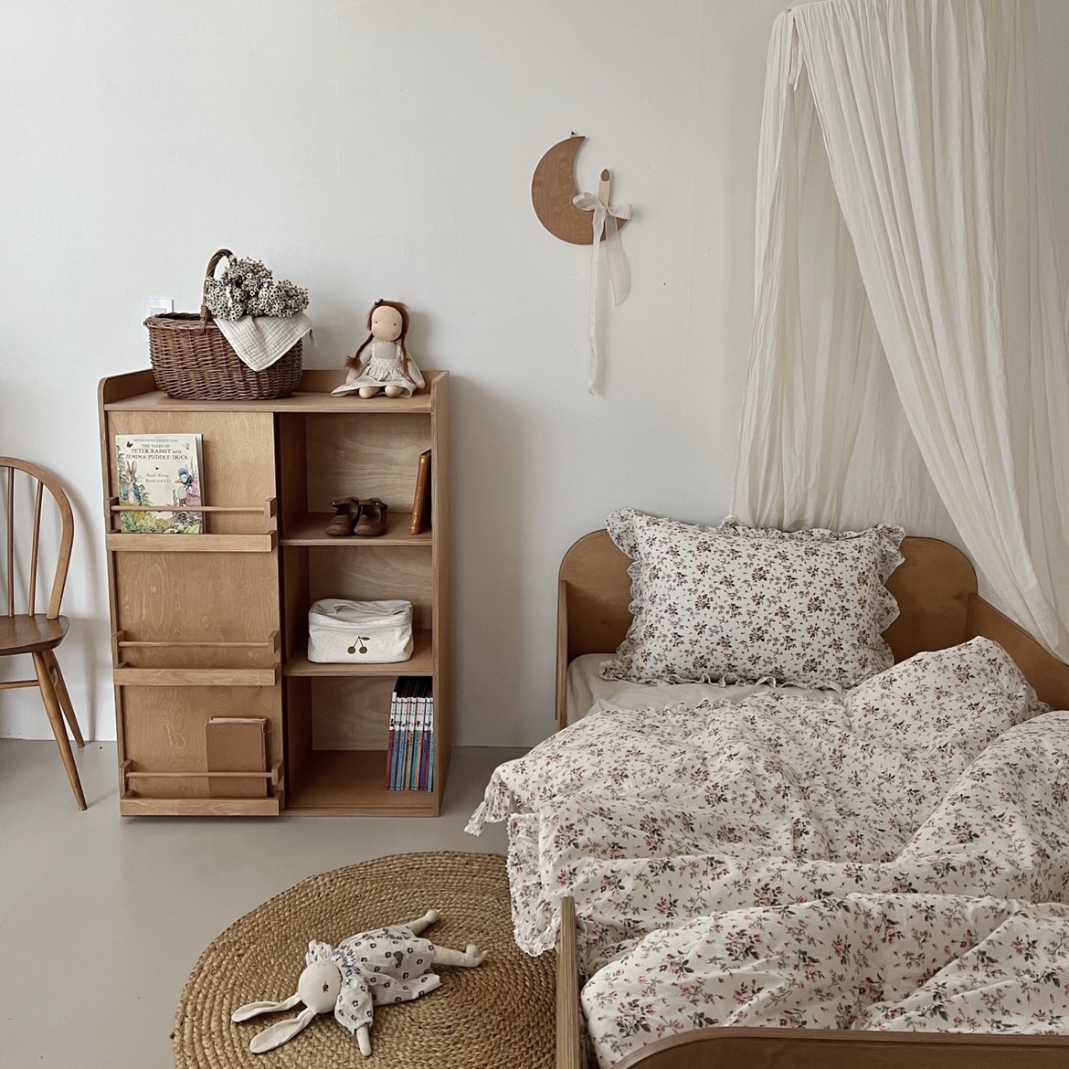 A bookshelf and magazine rack.