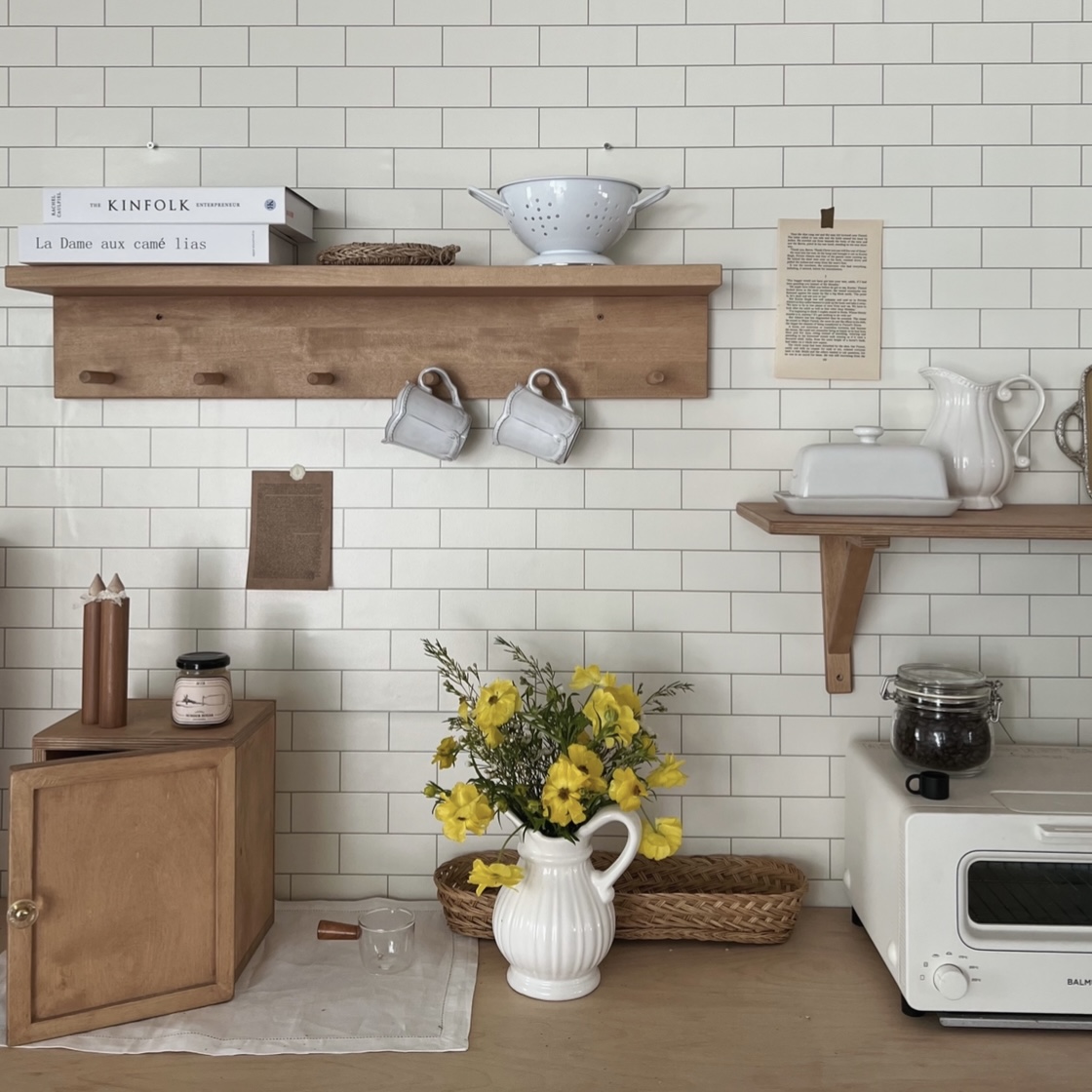 A bold six-hole shelf.